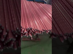 staaf van de koper de beklede grond