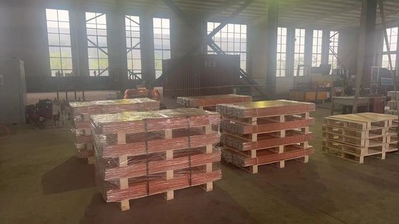 Spits- of draadgespitsde koppen met koperkleurde aardstaaf voor veelzijdige en aardingsoplossingen